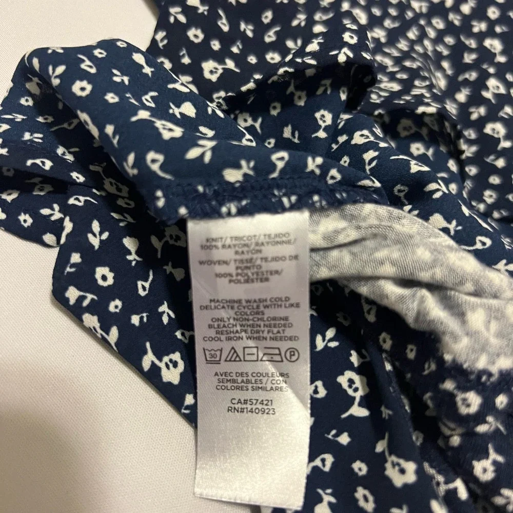 Loft Blue Sleeveless floral blouse M - Picture 6 of 8
